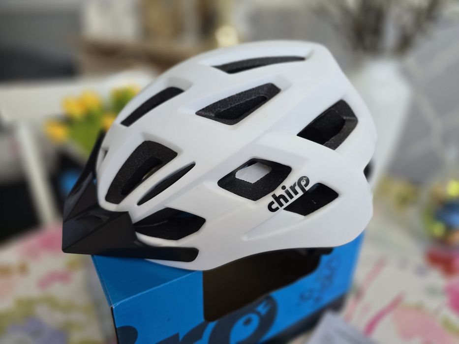Nowy firmowy kask rowerowy bezpieczne oświetlenie  led. S-ka
Rozmiar: