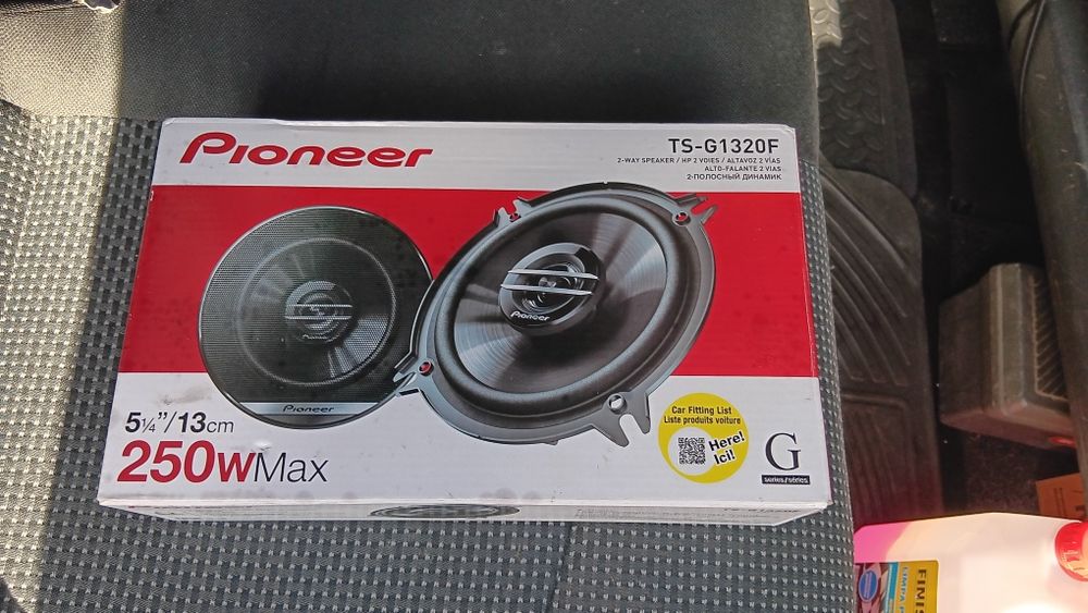 Colunas novas ainda dentro da caixa.