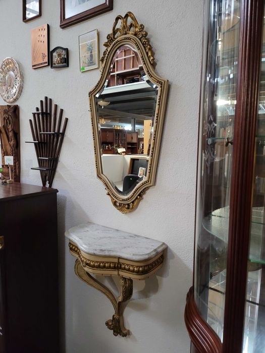 Conjunto de consola em madeira pintada com gaveta e tampo