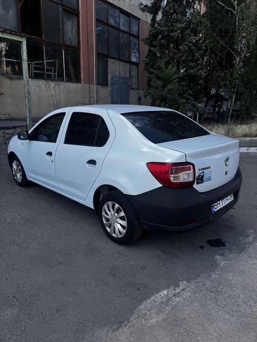 Dacia Logan 2016 год 1.6 Газ-бензин Оформление !