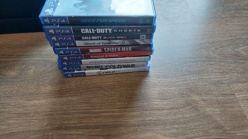 Ps4 pro 1TB + 2 comandos + 9jogos