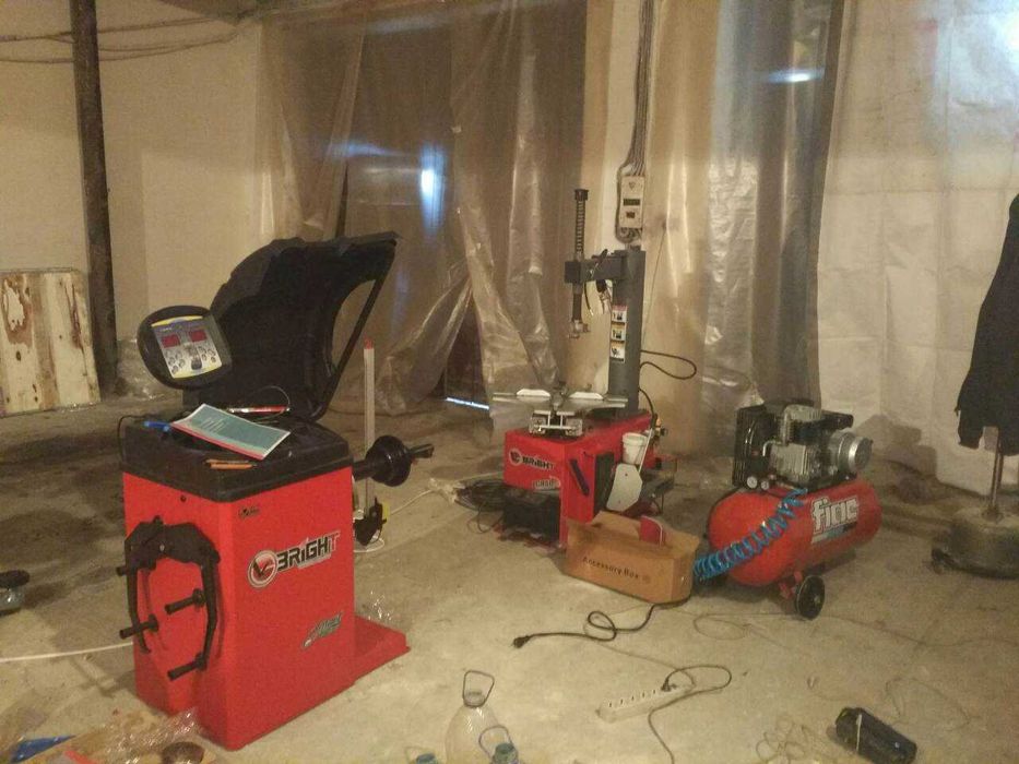 Шиномонтажне обладання Bright станок шиномонтажный під ключ