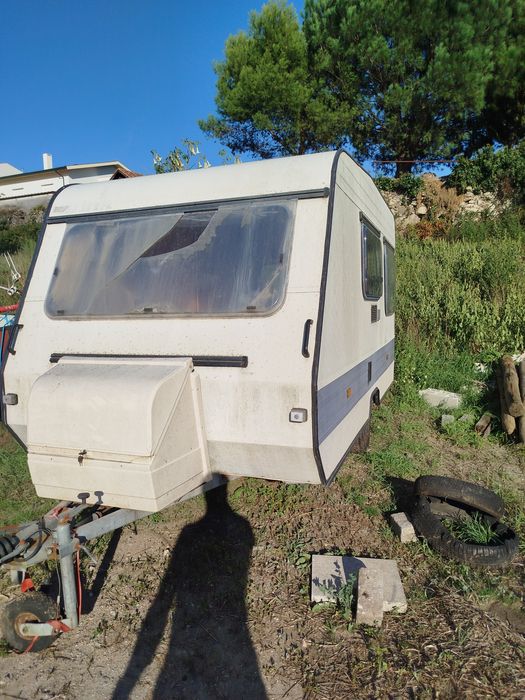 Caravana Adria com avançado
