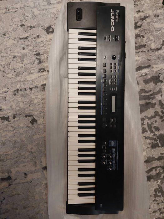 Клавіші Roland Juno-D
