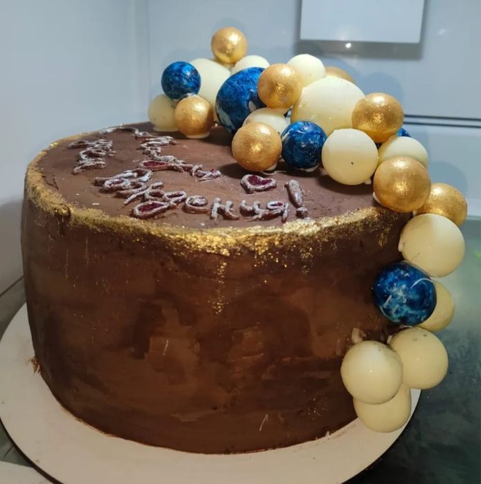 Святкові торти на замовлення