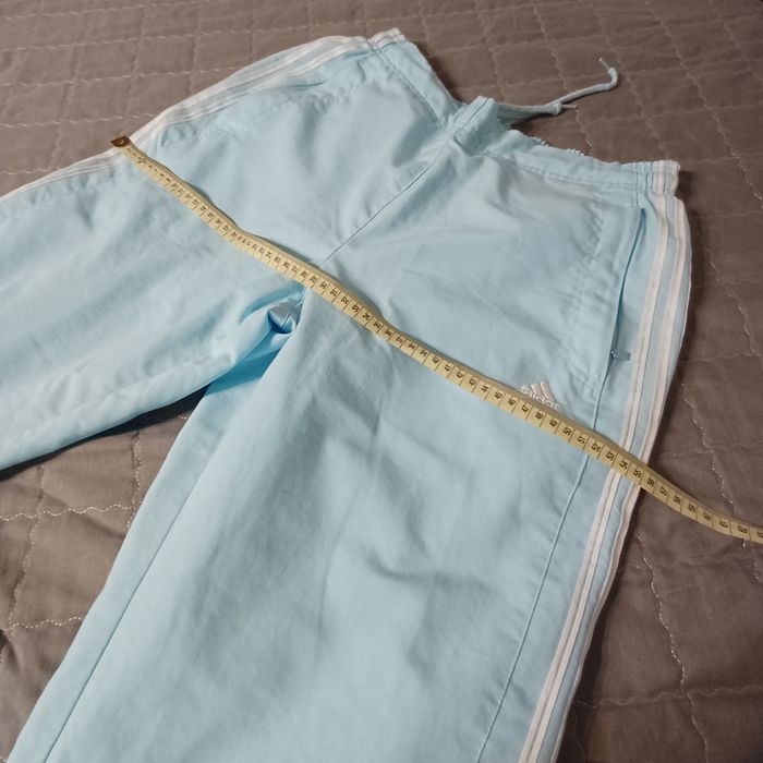 Piękne błękitne spodnie adidas 40