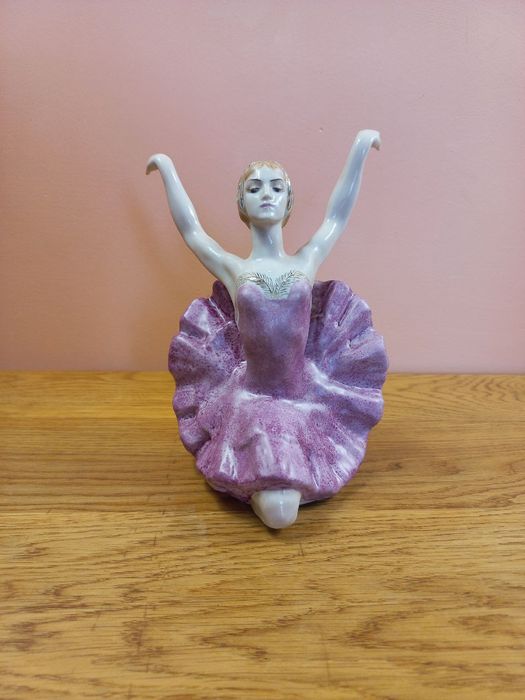 Балерини фарфорові