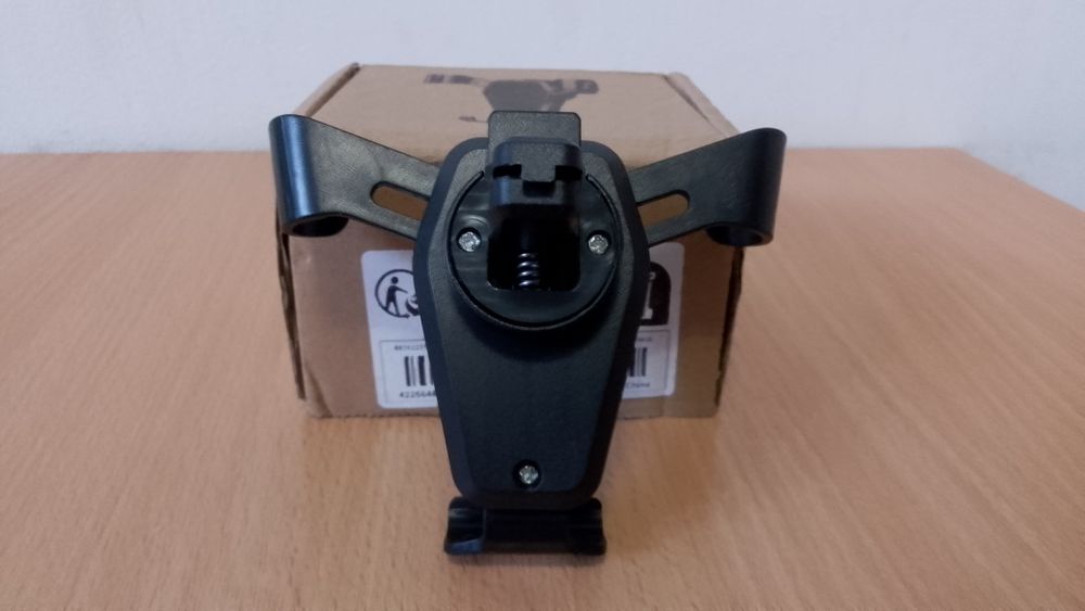 Uchwyt samochodowy na smartfona