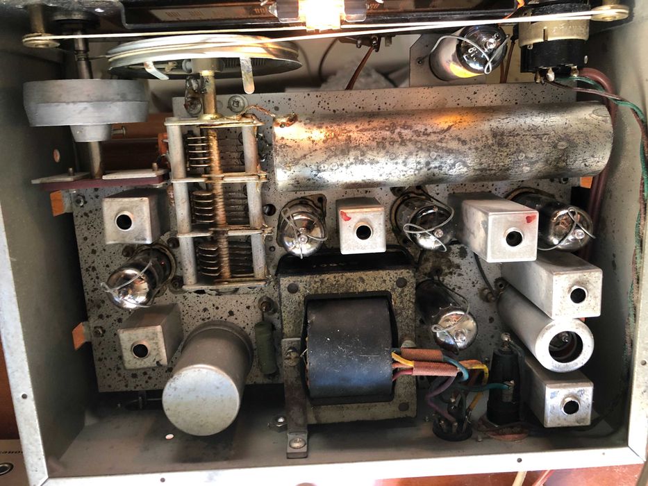 LEAK Trough Line FM 3 (tuner clássico)