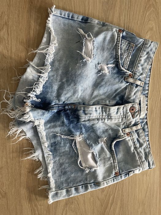 Szorty Bershka rozniar 36/38 100% bawełna