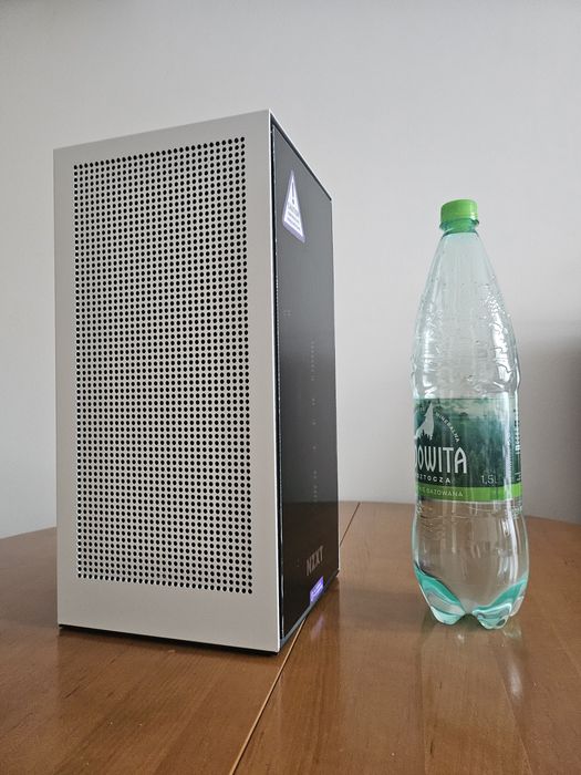 Ryzen 7 7800X3D RX 9070 XT 16 GB 32 GB DDR5 2TB komputer gamingowy SFF