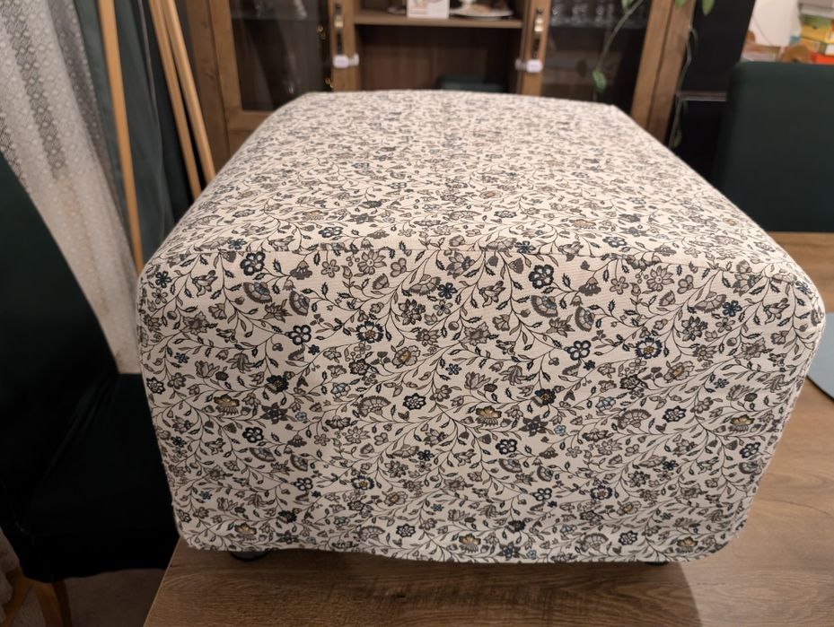 Dwie pufy IKEA zdejmowane pokrowce.