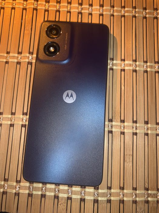 Телефон Moto G04