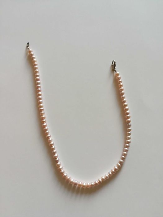 Розовый натуральный жемчуг.