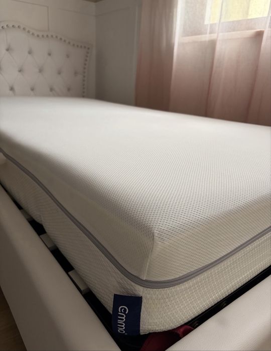 Cama e colchão EMA