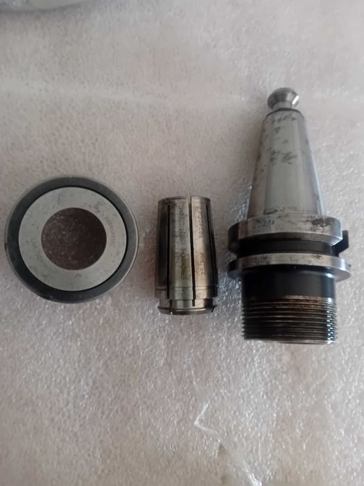 Porta pinças BT40 KENNAMETAL com pinça ERICKSON 25mm