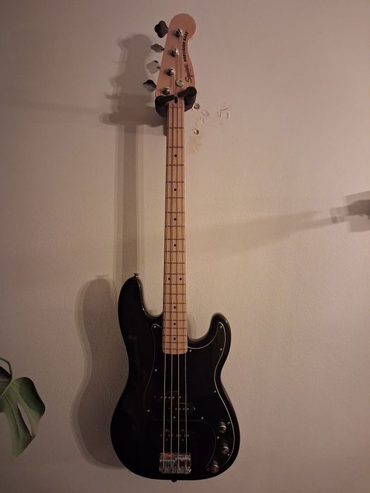 Gitara basowa Squier Precision Bass