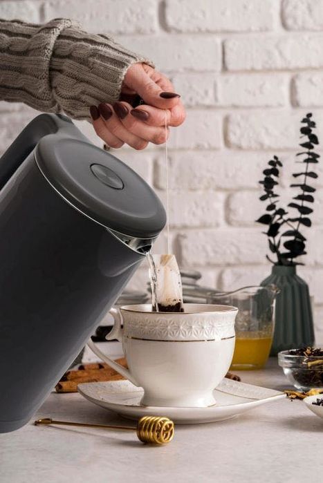 Czajnik elektryczny czarny 1,8L 1500W • stal nierdzewna • obrotowy