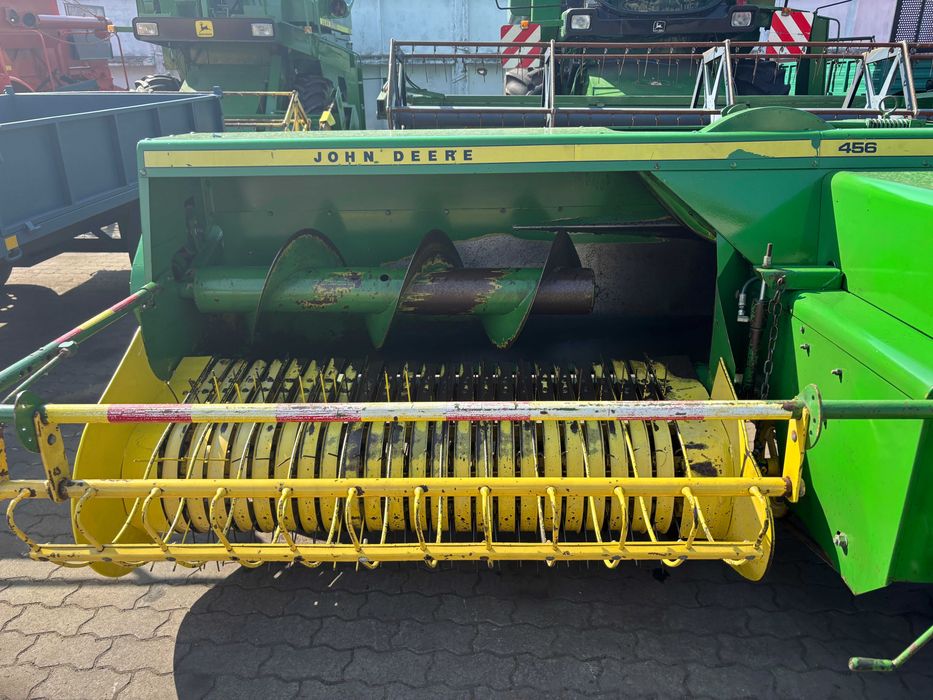 Прес-підбирач John Deere 456