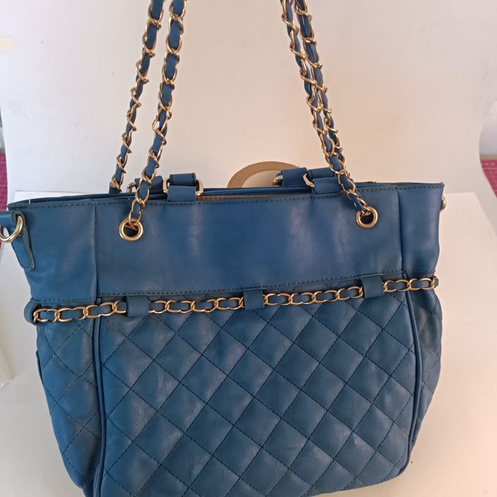 Mala senhora azul64752018641281123