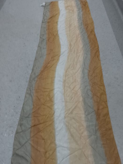 Sprzedam  damski szal-apaszkę długość 170 cm.
