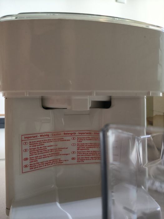 Máquina de sumos Moulinex pequena e compacta, nova
