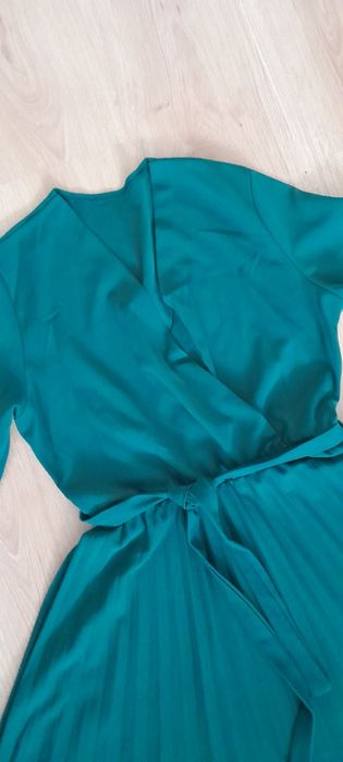 Sukienka z plisowana spódnica 38