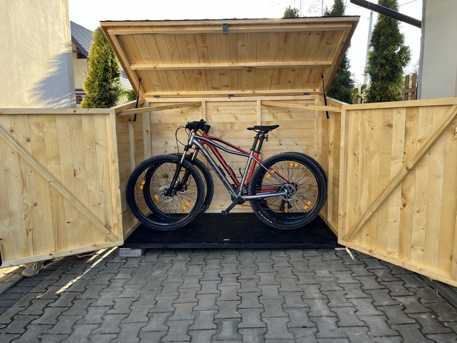 Drewniany schowek na rowery / sprzęt ogrodowy – podnoszony dach!
