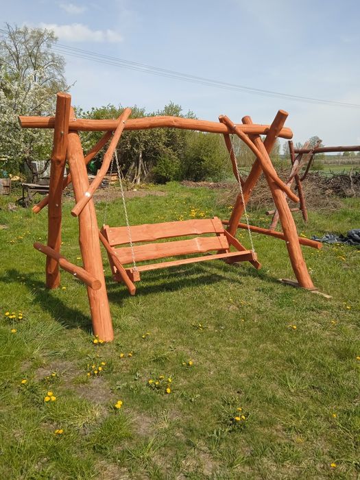 Huśtawka ogrodowa z bali