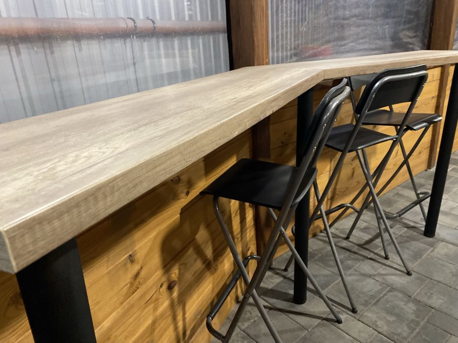 Барний стіл зі стільцями