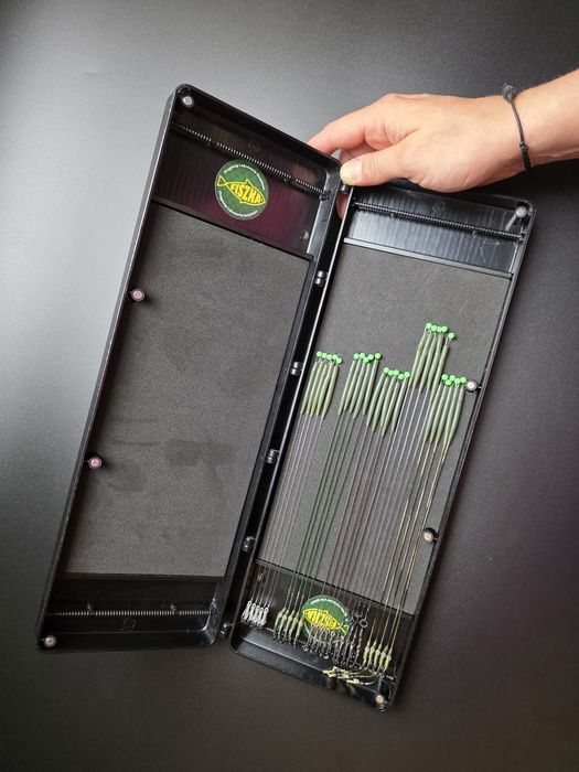 Przypony karpiowe 25 sztuk Lock Hook #4 + duzy piornik magnetyczny