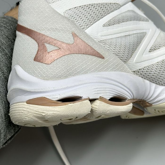 Mizuno lightning z7 волейбольні кросівки жіночі 40