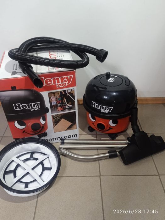 Odkurzacz Henry200 na sucho i mokro 
Stan nowy powystawowy 100%  sprawny 
Sprzedaję to co na zdjęciu 
Cena 480zl