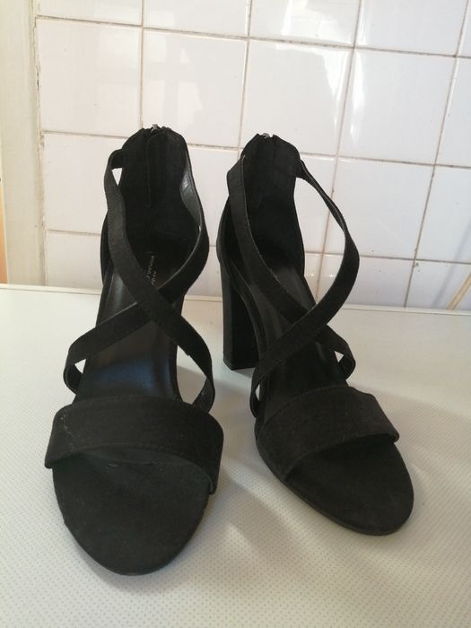 Sandálias Novas Tam 38