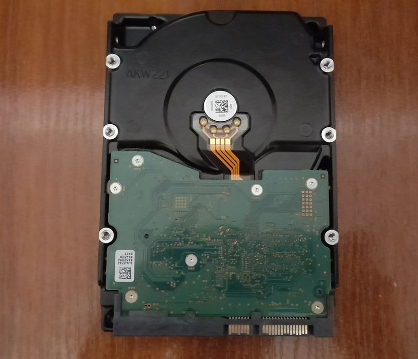 Жорсткий диск. Hitachi Ultrastar 7K6000 4TB