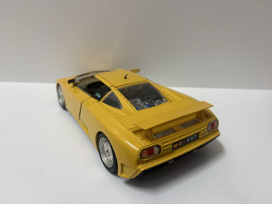Model Bugatti EB110 1:18 BBurago Burago (maisto welly)