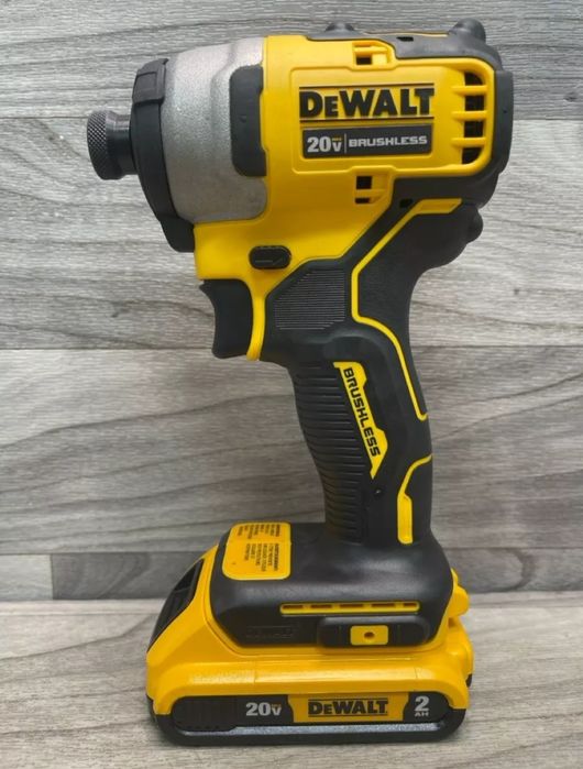 Безщітковий імпульсний ударний шуруповерт гвинтоверт DEWALT DCF809D1