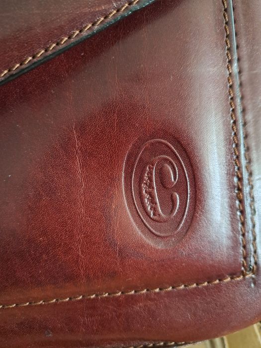 Mala de pele como nova