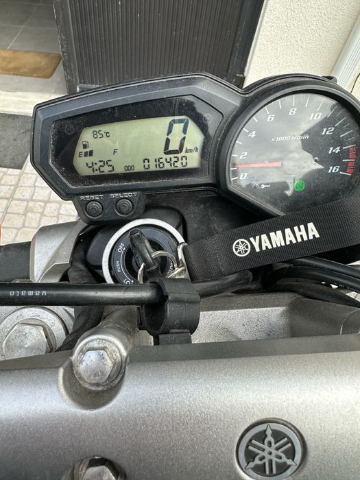 Moto Yamaha FZ 600