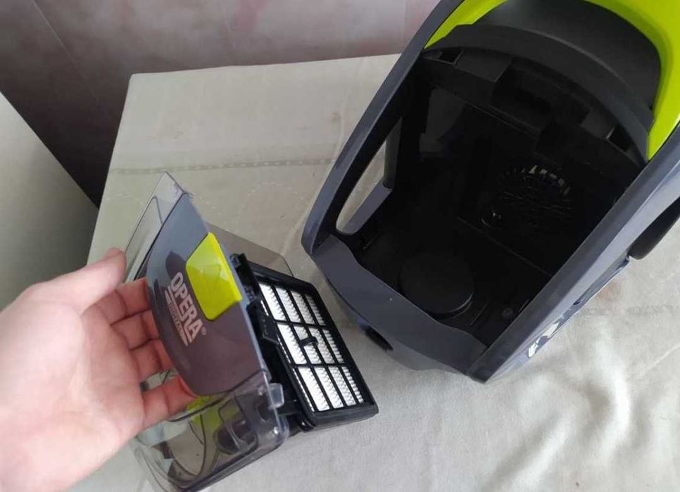 Продам потужний 3700Watt пилосос не мішковий 2.5л контейнерний пылесос