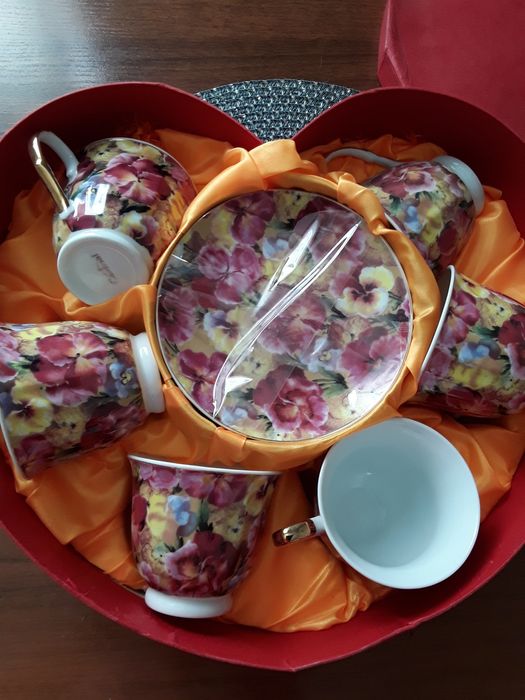 Продам чайный сервиз- Кардинал