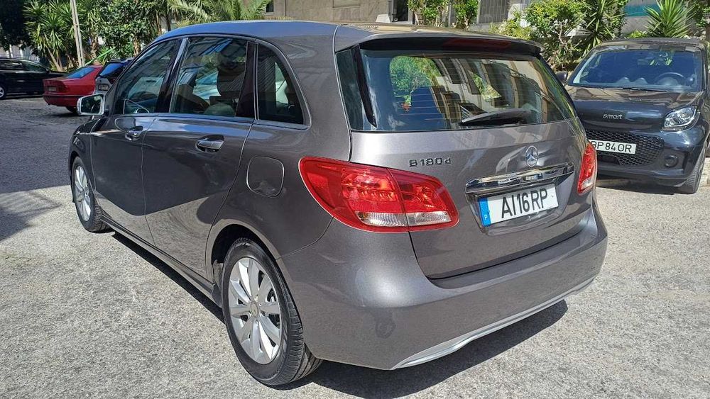 Mercedes-Benz B180