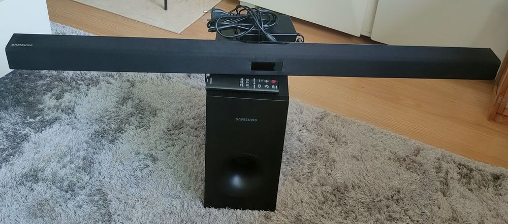 Soundbar Samsung 120w completa como nova