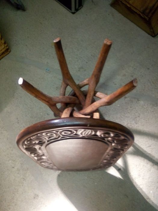 Mesa Africana com pernas num só bloco de madeira