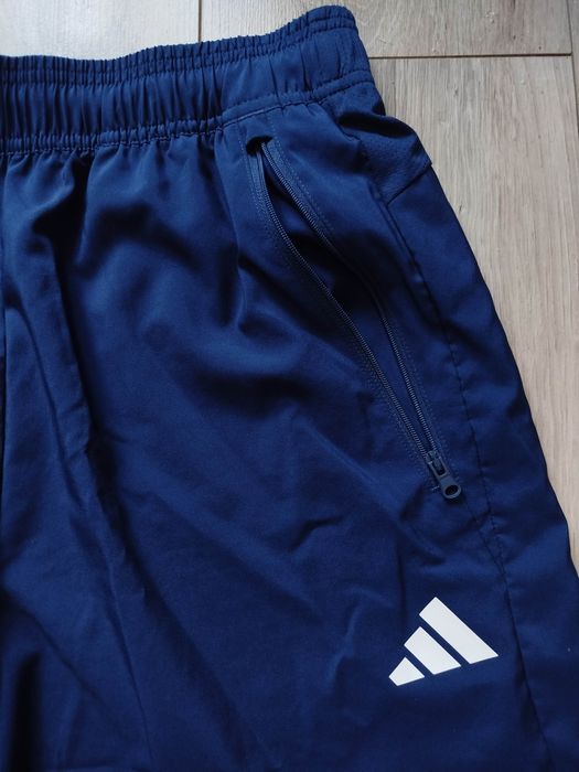 Spodenki Adidas z kieszeniami M/L
