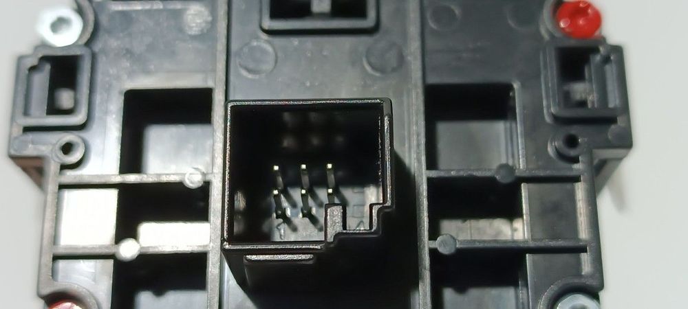 INTERRUPTOR DO FREIO DE MÃO ELÉTRICO MERCEDES EQS 450+