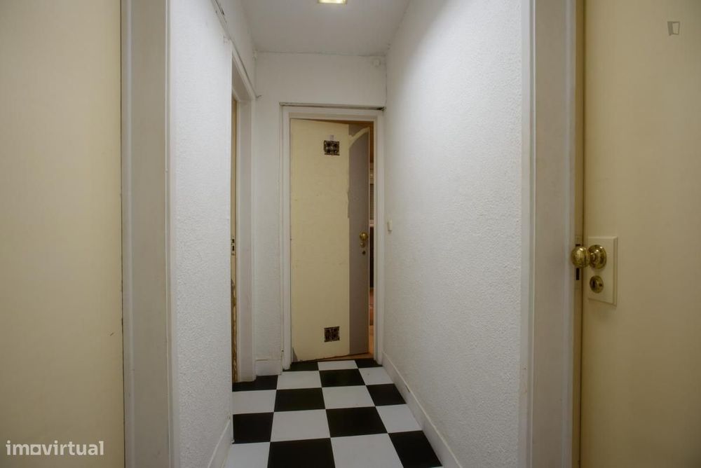 Quarto - localizado em Alameda Lisbon