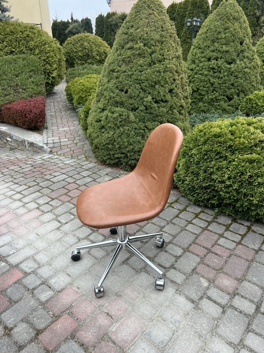 Крісло офісне з регулюванням висоти