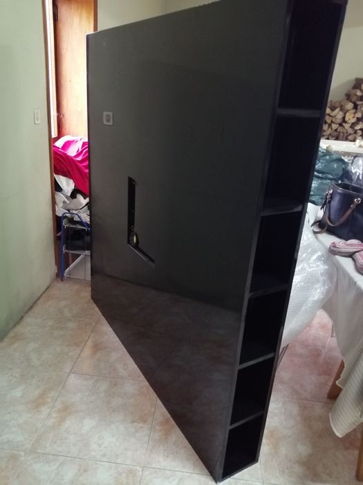 Armário de parede para televisão