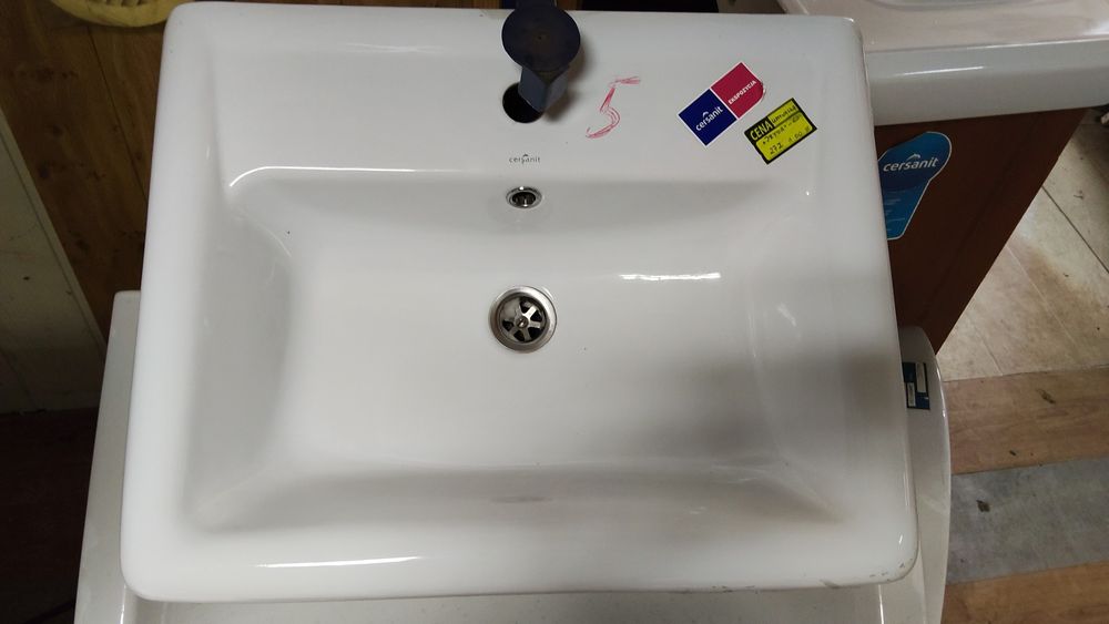 Umywalki nowe  Cersanit białe